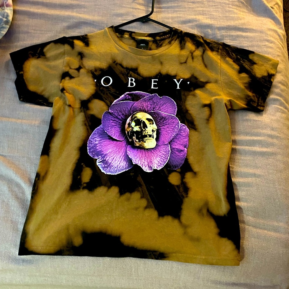 Women’s Obey tee shirt Small